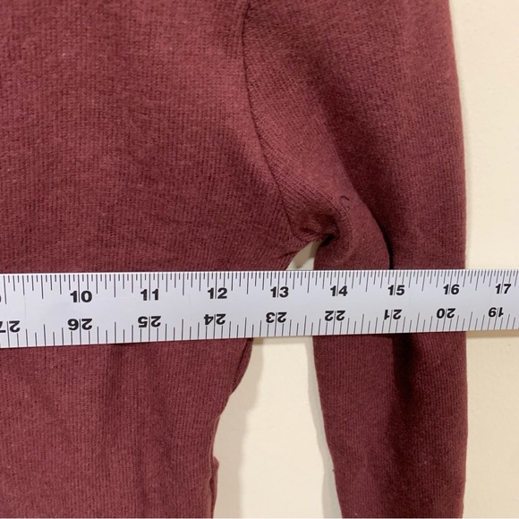 NWT Reformation
Elio Knit Top size small off the shoulder long sleeve women - Picture 6 of 9